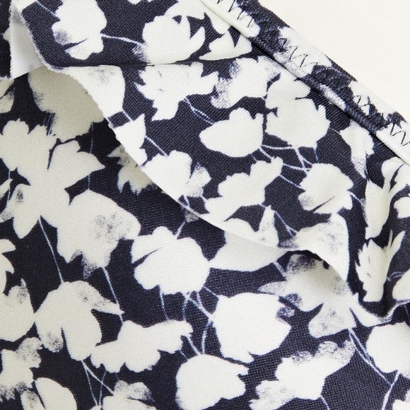 VIX PAULA HERMANNY

Julien Ruffled Floral-Print Triangle Bikini TOP ONLY - Picture 4 of 8